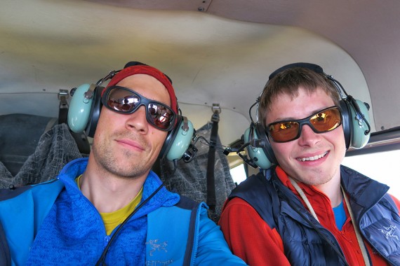 Avantura na Aljaski se začne s letalskim pristankom na ledeniku.