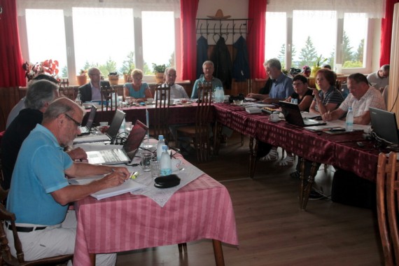 Prisotnih je bilo 14 od 23 članov UO.