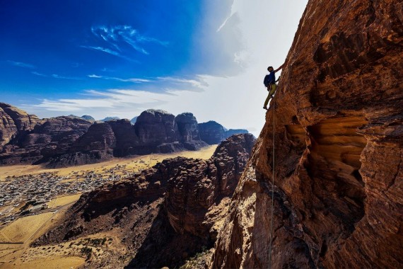 Smer v steni Djabel Rum.