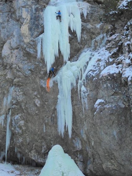 Plezanje v mešanem terenu, Panta Rei, Ovčja vas. Plezata Enrico Mosetti in Tine Cuder.
