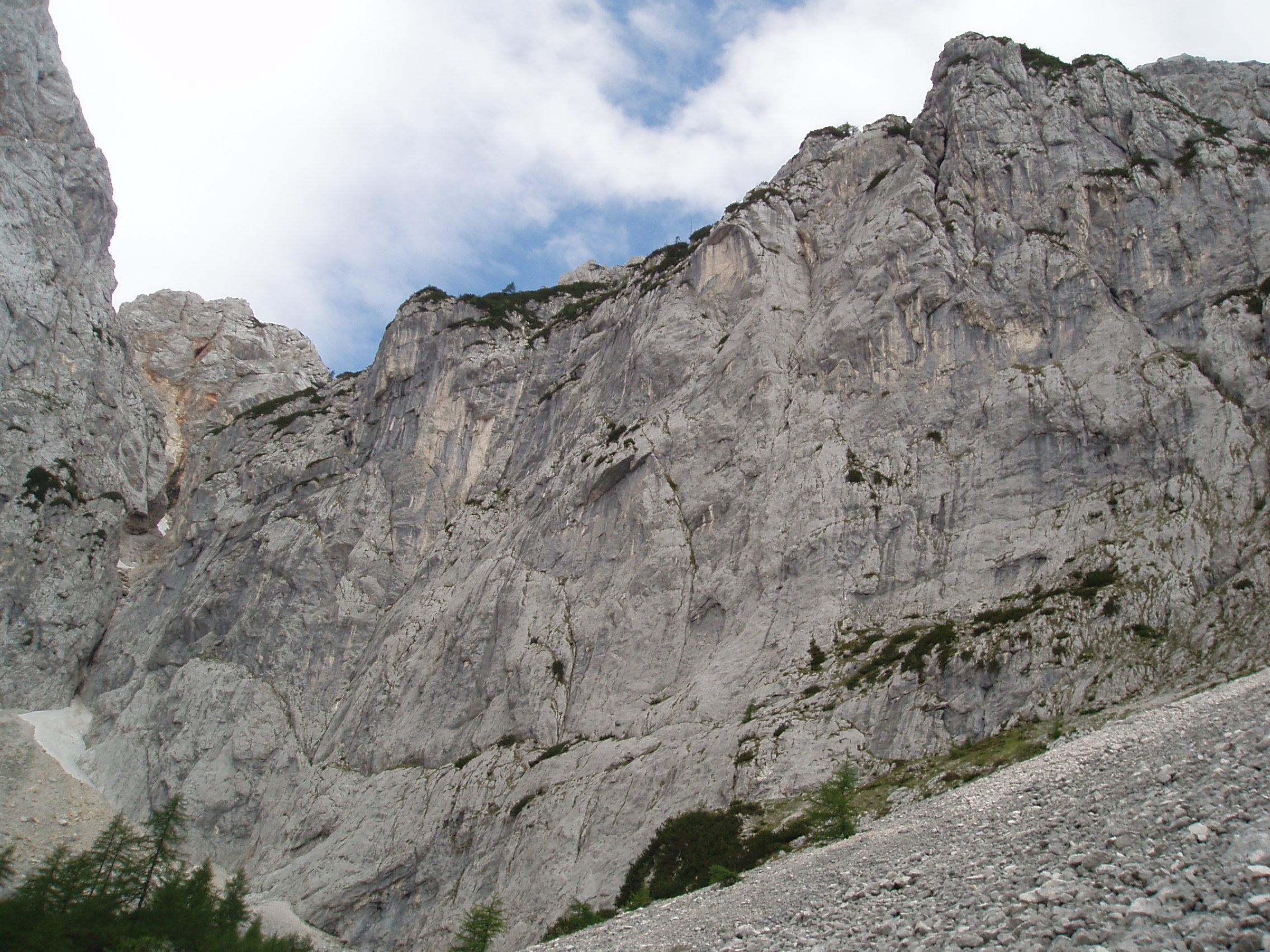 Ru__ica_ju__na_stena