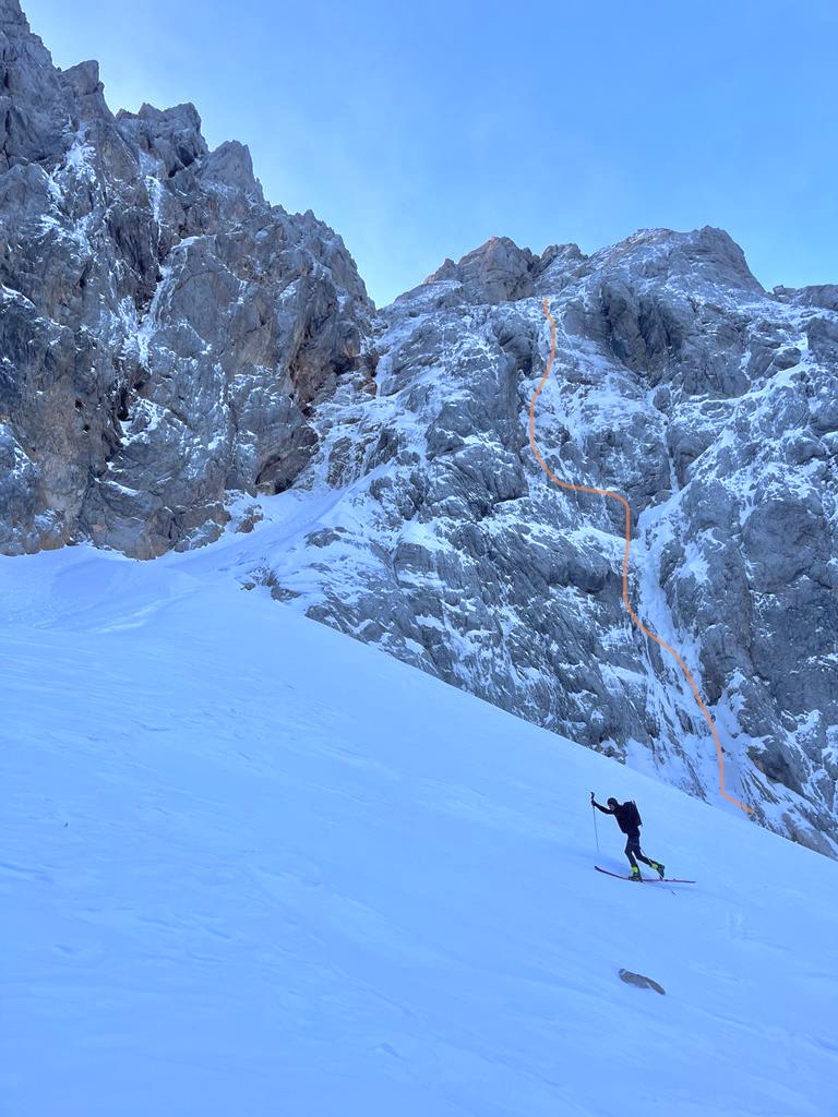 Nova (?) preplezana smer v Škrlatici, foto Nejc Marčič Nova (?) preplezana smer v Škrlatici, foto Nejc Marčič