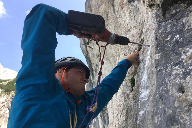 okrogla_miza__vrtanje_klina_ali_svedrovec okrogla_miza__vrtanje_klina_ali_svedrovec