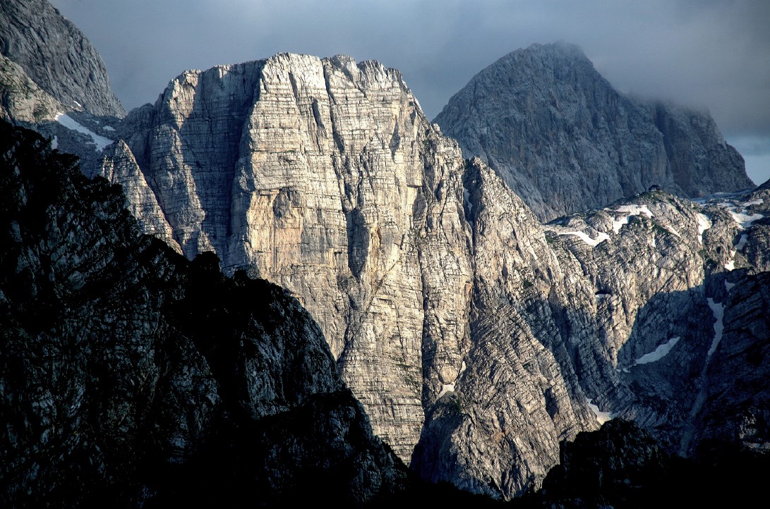 vprasaj_goro_vodnikov_vrsac_nad_zadnjico_foto_joza_mihelic vprasaj_goro_vodnikov_vrsac_nad_zadnjico_foto_joza_mihelic