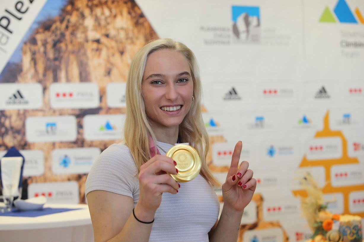 janja_garnbret_oi_zlato_foto_andraz_purg janja_garnbret_oi_zlato_foto_andraz_purg