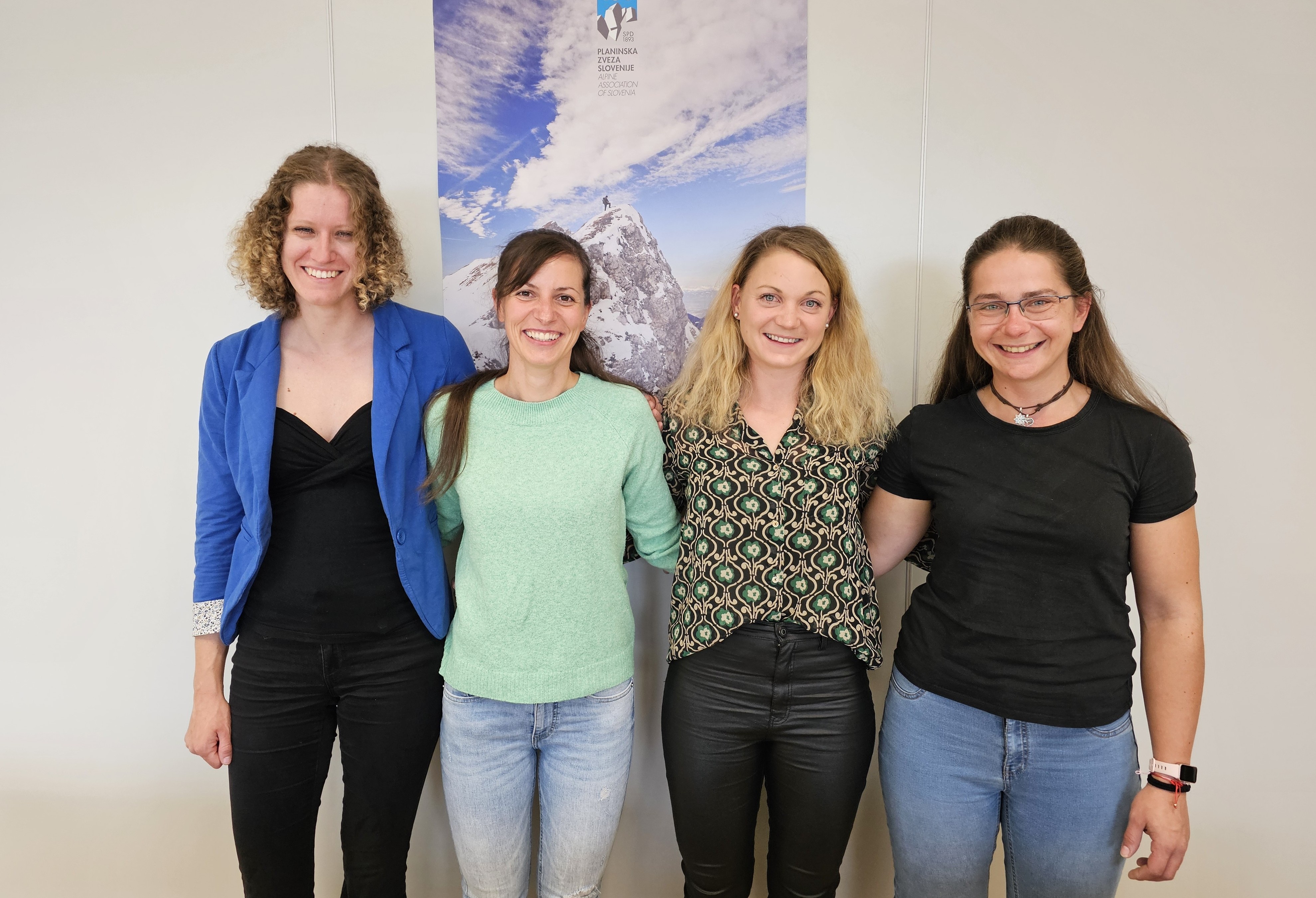 lalung_ana_ursa_anja_patricija_foto_manca_ogrin lalung_ana_ursa_anja_patricija_foto_manca_ogrin