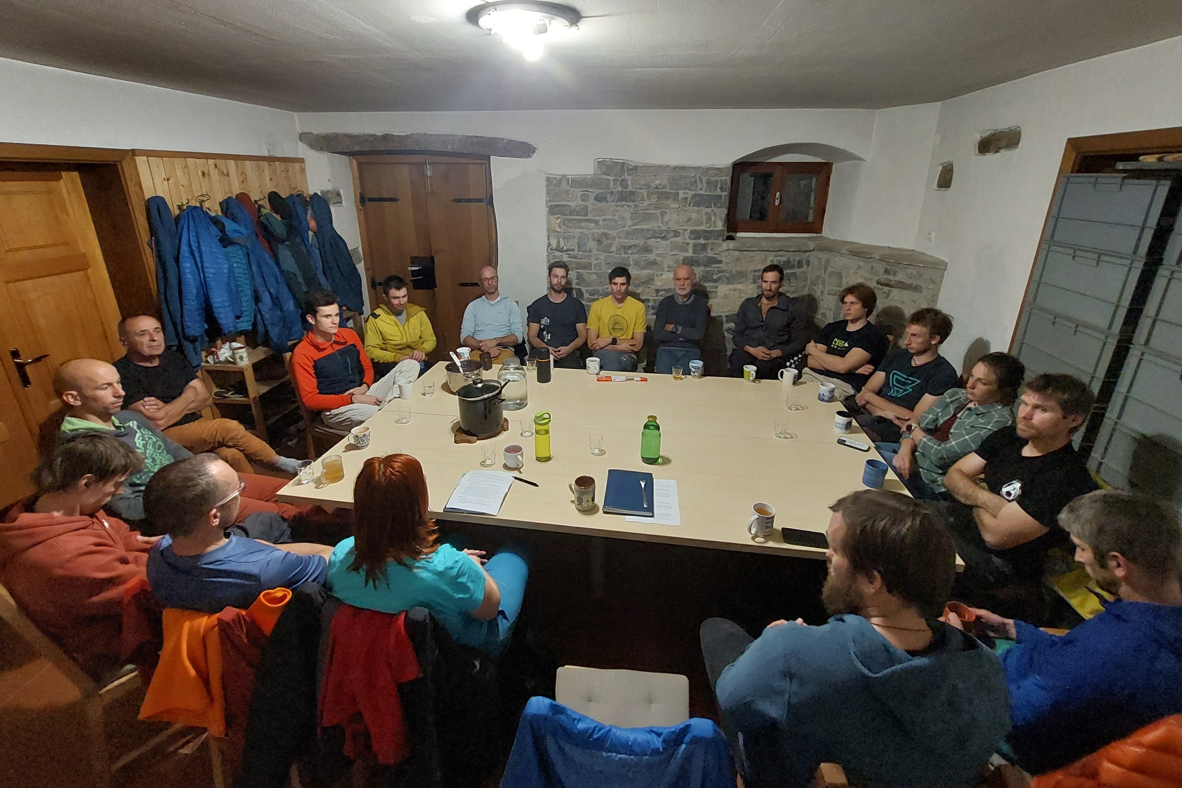 srecanje_kategoriziranih_alpinistov_foto_nejc_pozvek__2_