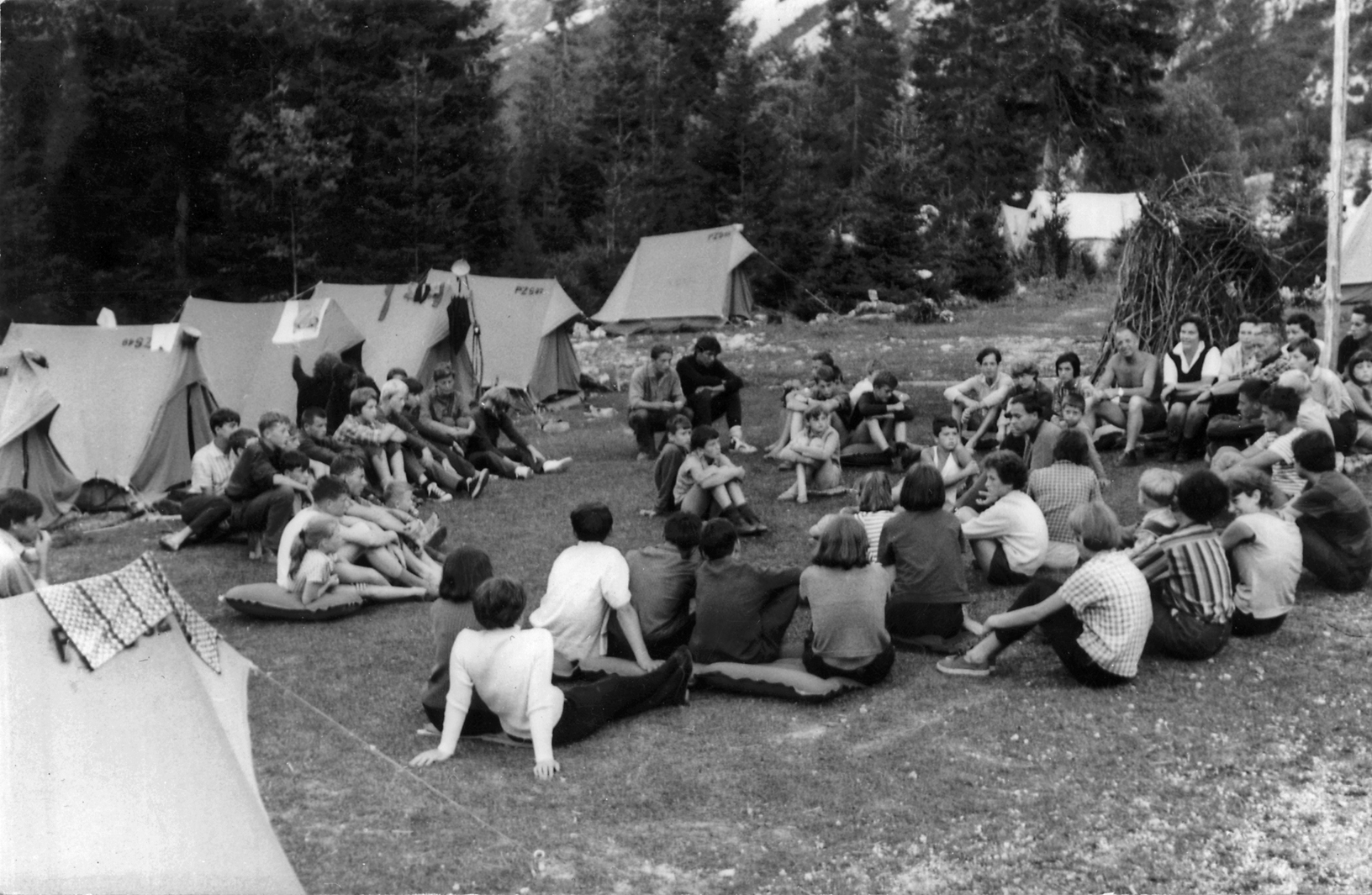 planinski_tabor_pd_vrhnika_Krnica_1966_foto_Helena_Rozmanec