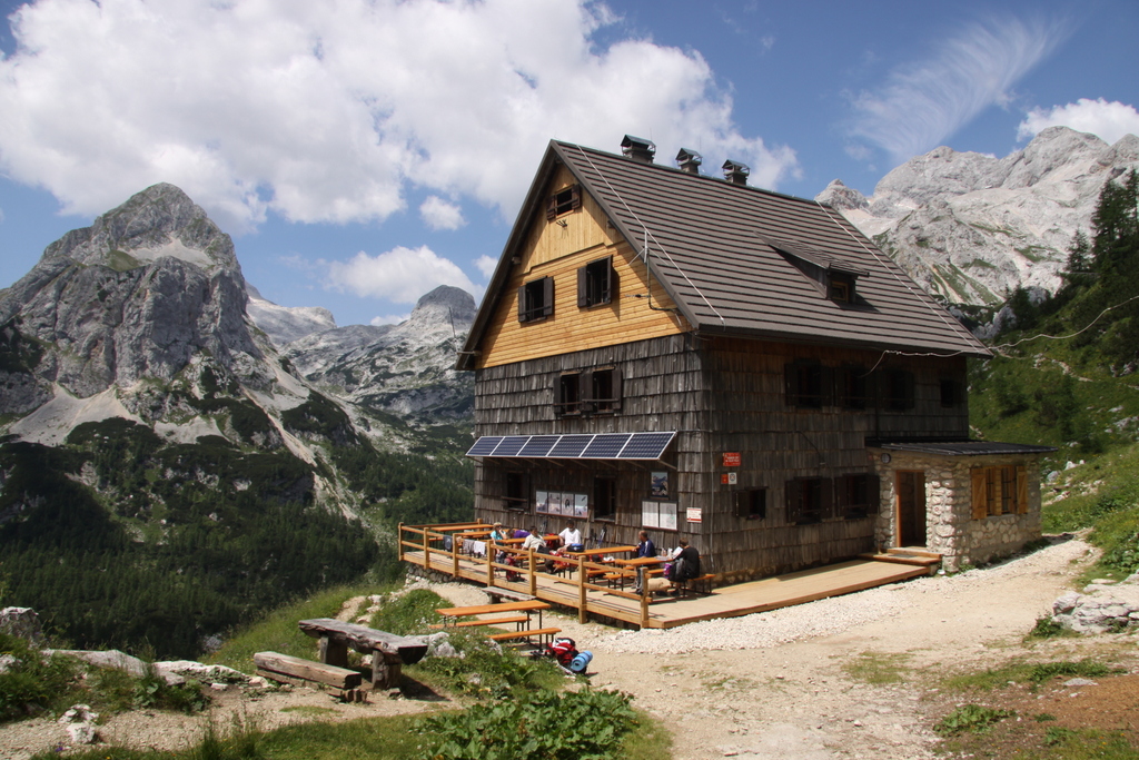 Vodnikov_dom_na_Velem_polju_foto_Robert_Klanc__780_ar