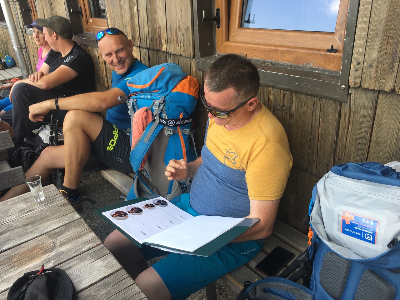 Gluhi_strezejo_kredarica_Pin_opp_pzs__3_ Gluhi_strezejo_kredarica_Pin_opp_pzs__3_