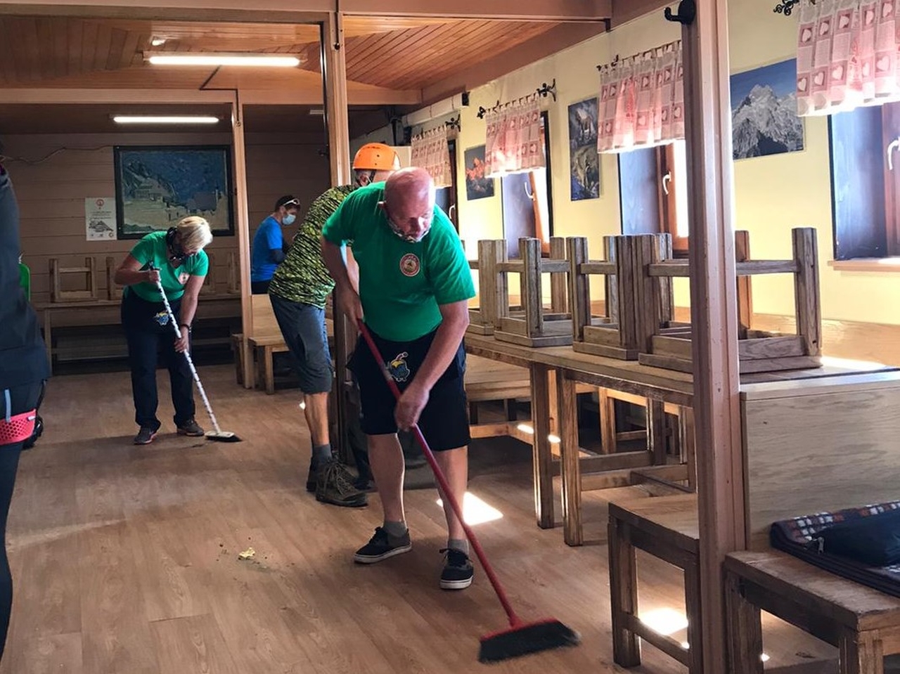 Gluhi_strezejo_kredarica_Pin_opp_pzs__9_ Gluhi_strezejo_kredarica_Pin_opp_pzs__9_