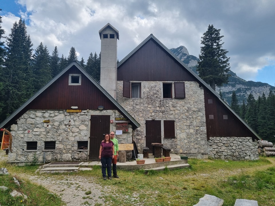 Koca_pri_Krnskih_jezerih Koca_pri_Krnskih_jezerih