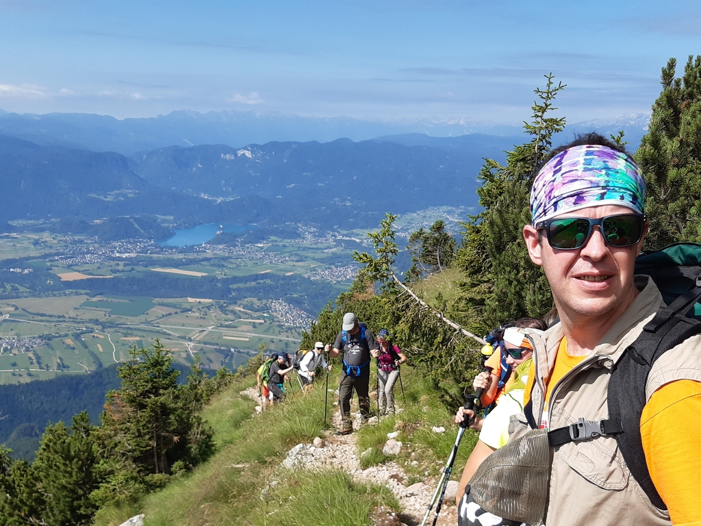 Na_poti_na_Stol__z_razgledom_na_Blejsko_jezero Na_poti_na_Stol__z_razgledom_na_Blejsko_jezero