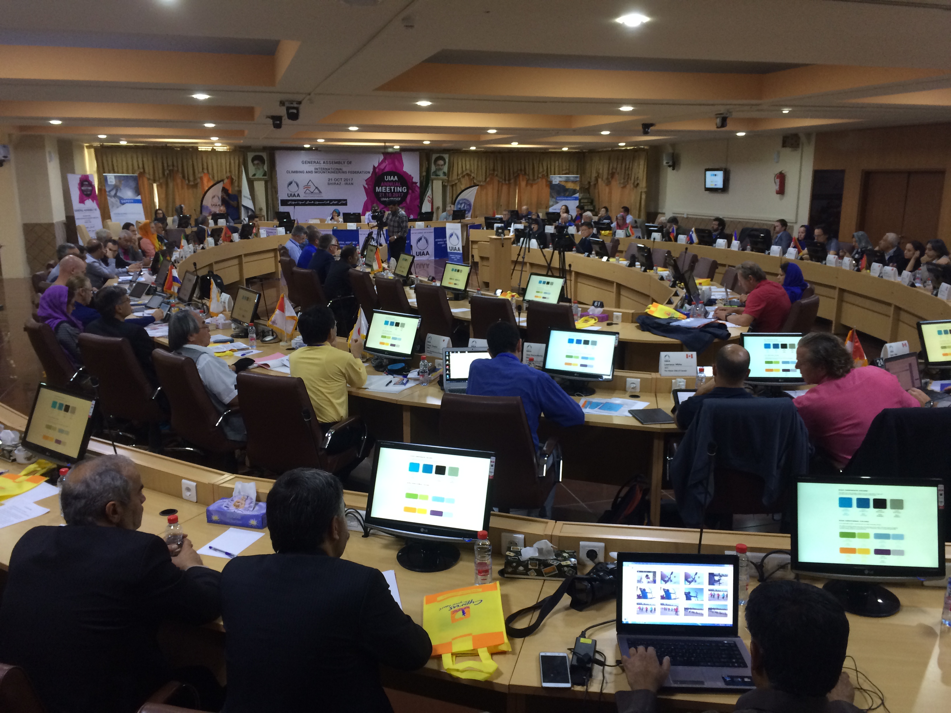 2017_10_21_UIAA_GA_Shiraz_m_foto_bojan_rotovnik__1_ 2017_10_21_UIAA_GA_Shiraz_m_foto_bojan_rotovnik__1_