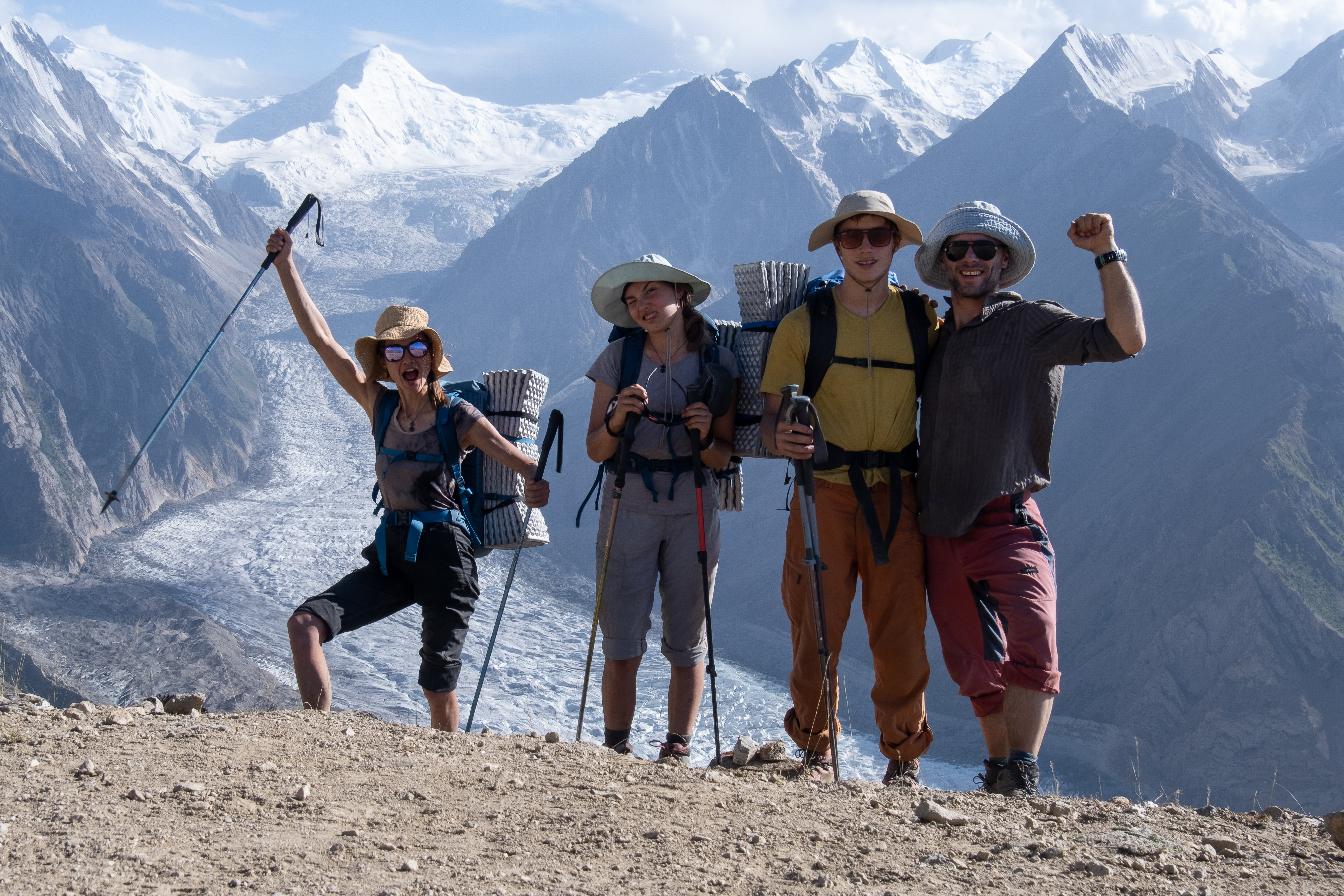 ekipa_nad_Miar_ledenikom_Rush_Peak_trek ekipa_nad_Miar_ledenikom_Rush_Peak_trek