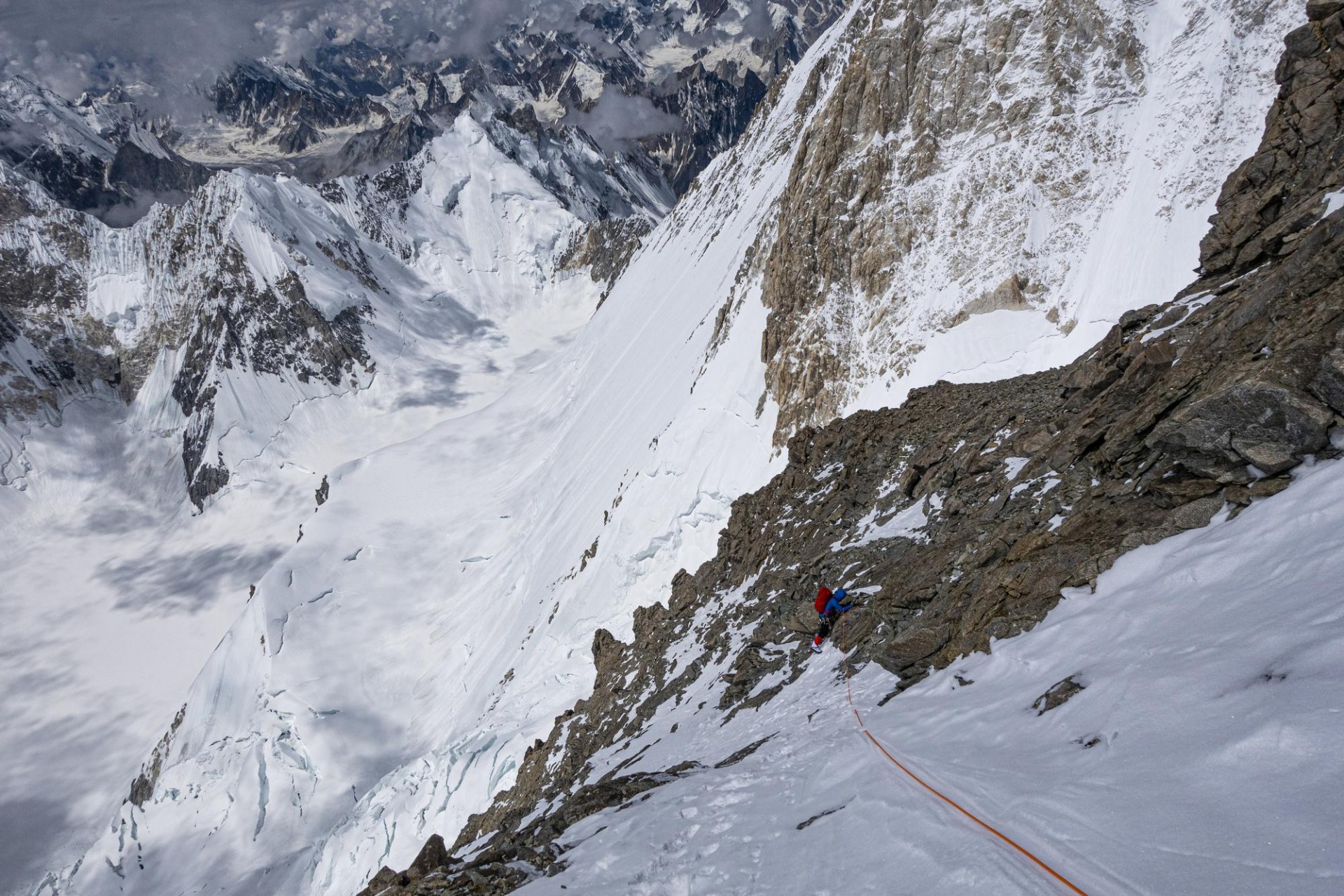 Spodnji del raza (višina okoli 7300 m, 3. dan)