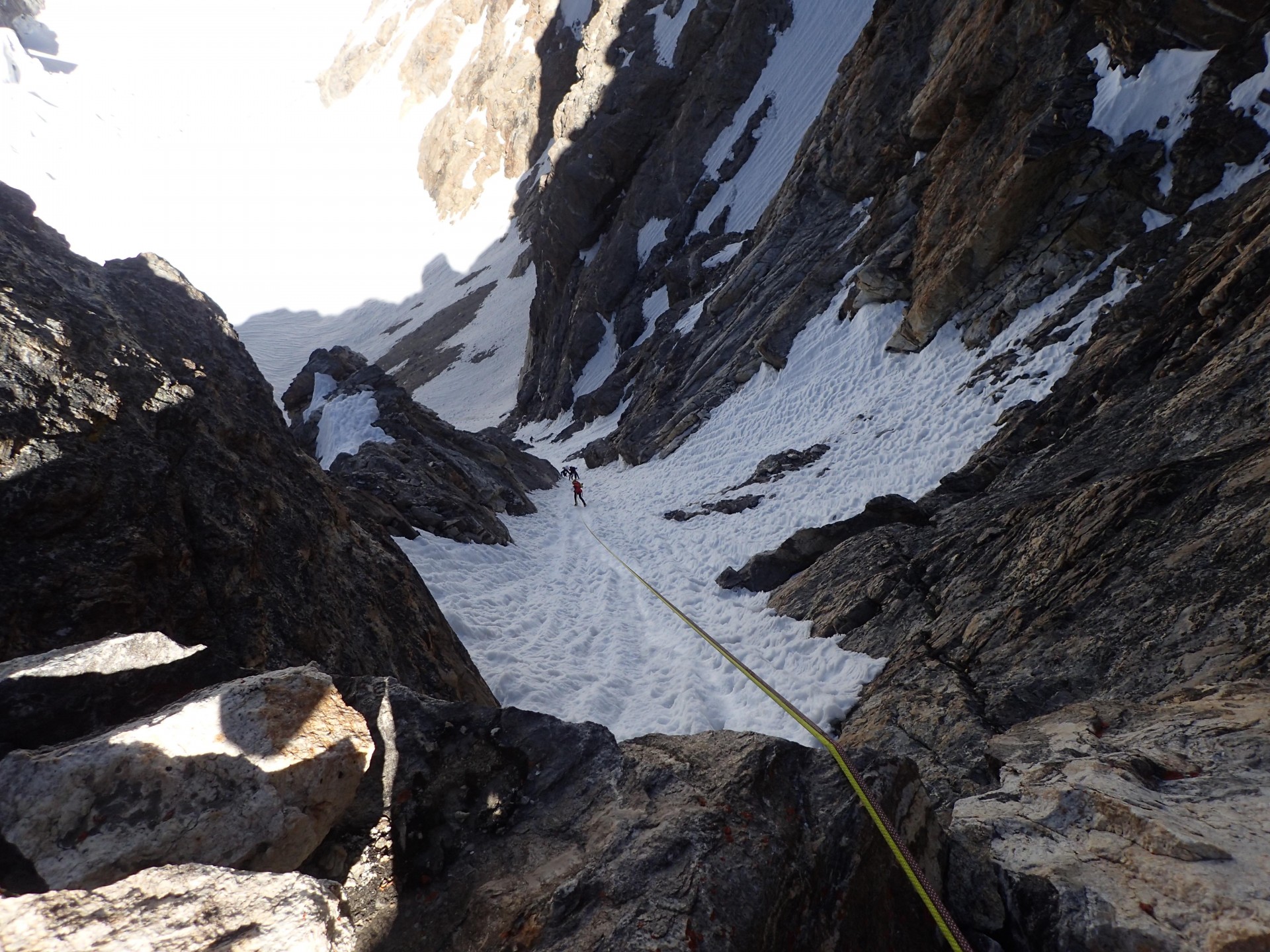 Sestopanje po šentjurski smeri pod sedlom 5836 m