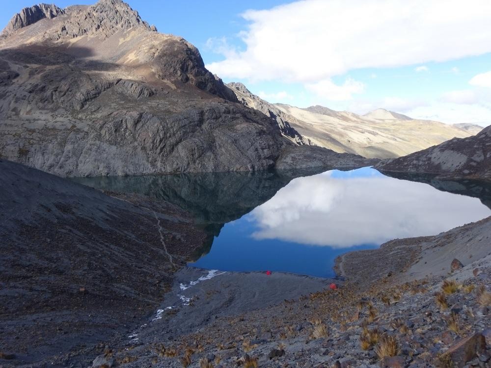 Laguna Eslovenia, zadaj Pico Austria.