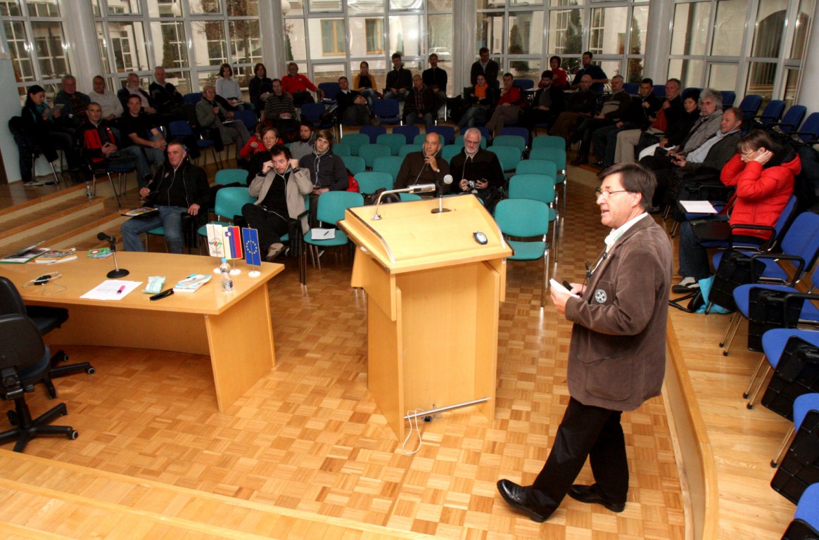 Gore_in_varnost2011_19_11_11_foto_Vladimir_Habjan__25___1280x768_