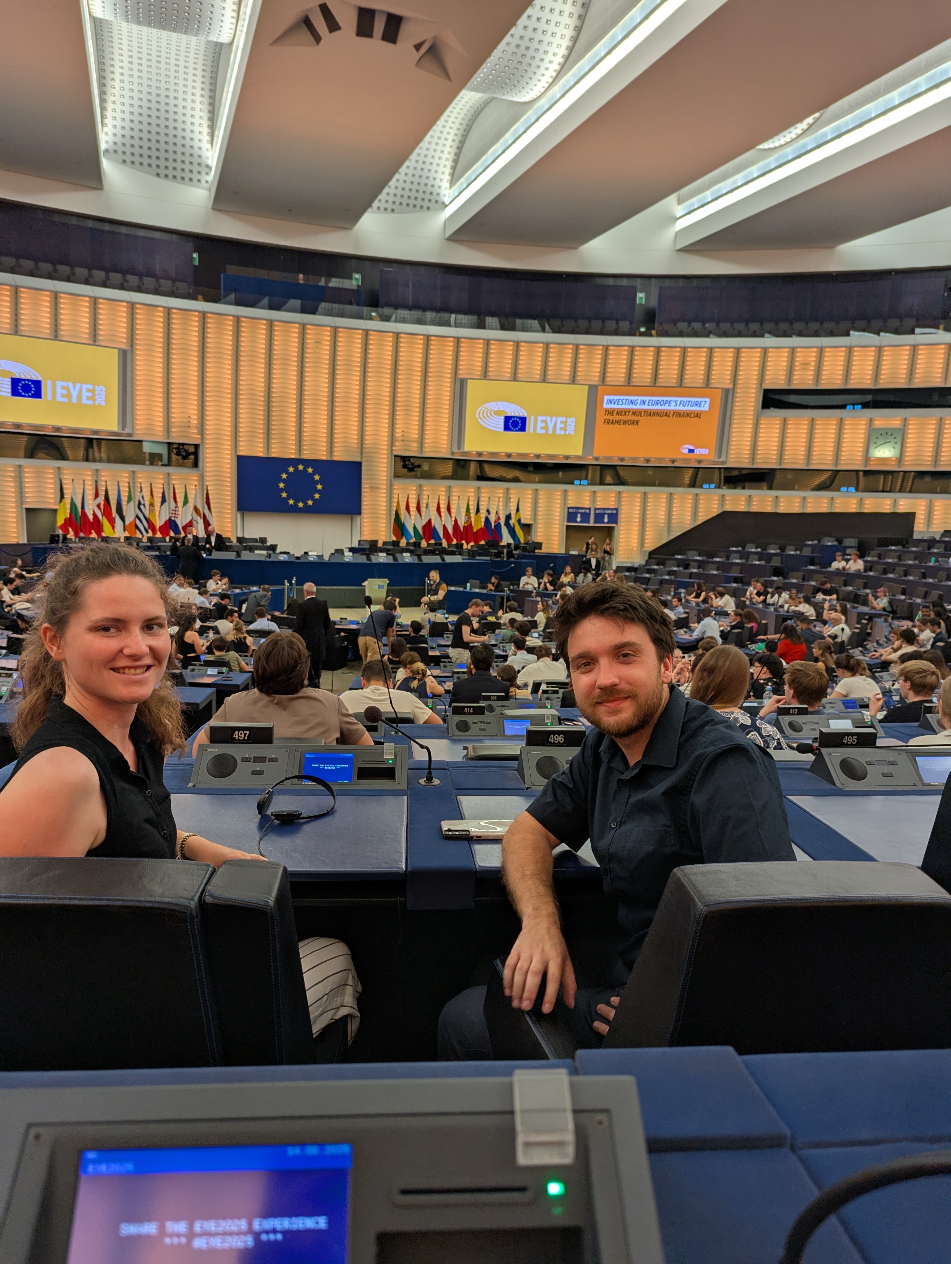 25_bruselj_sara_in_tim_v_parlamentu